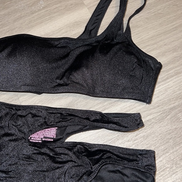 Victoria’s Secret bikini - Picture 3 of 4